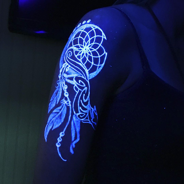 Les tattoos UV, des tatouages qui brillent dans le noir tatouages_uv_blacklight_tattoos