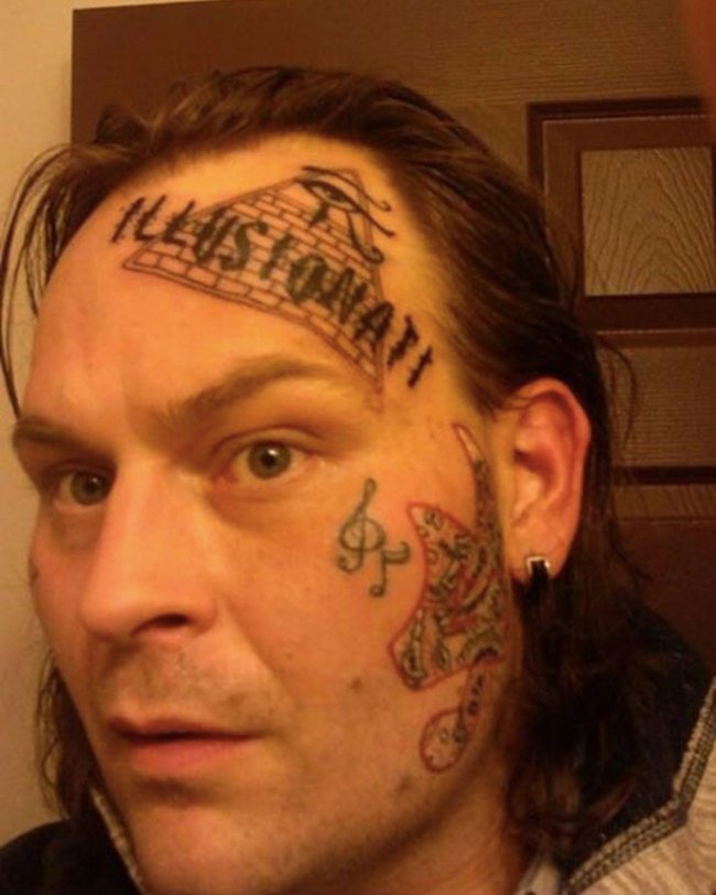 Des tatouages au visage difficiles à porter tatouages_visages_tattoos_faciaux