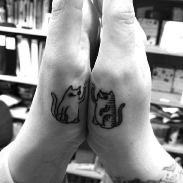 Des tattoos réalisés entre amoureux tattoos_couple