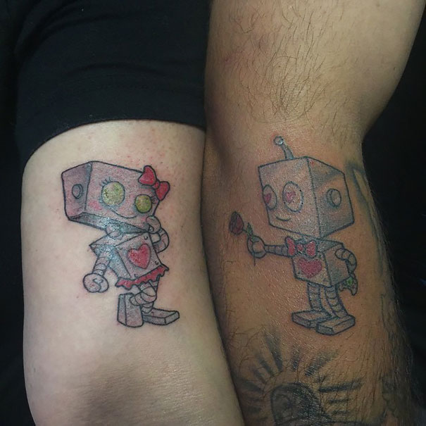 Des tattoos réalisés entre amoureux tattoos_couple