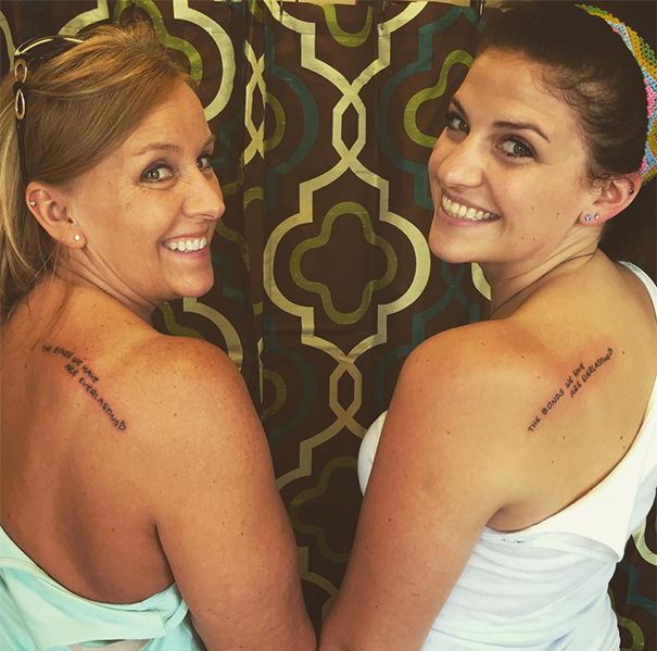 Des tatouages complémentaires entre mère et fille tattoos_tatouages_complementaires_mere_fille