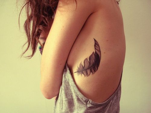 Des idées de tatouage sur les côtes tattoos_tatouages_cotes