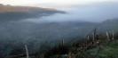 La brume se lève sur les volcans du Cantal